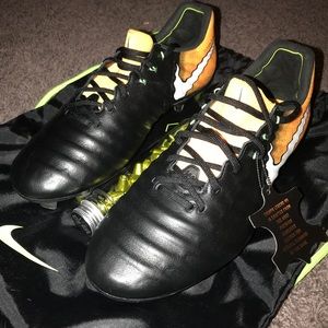 Nike Tiempo Soccer SG (Anti-clog) Cleats Size NEW